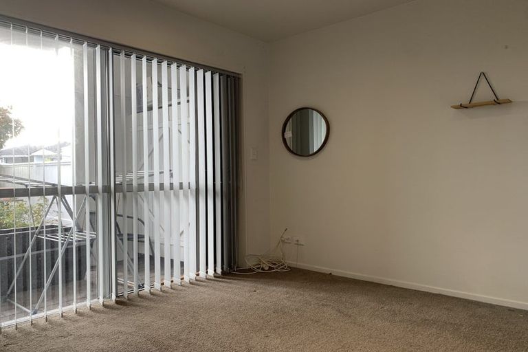 Photo of property in 3c/60 Masons Road, Oteha, Auckland, 0632