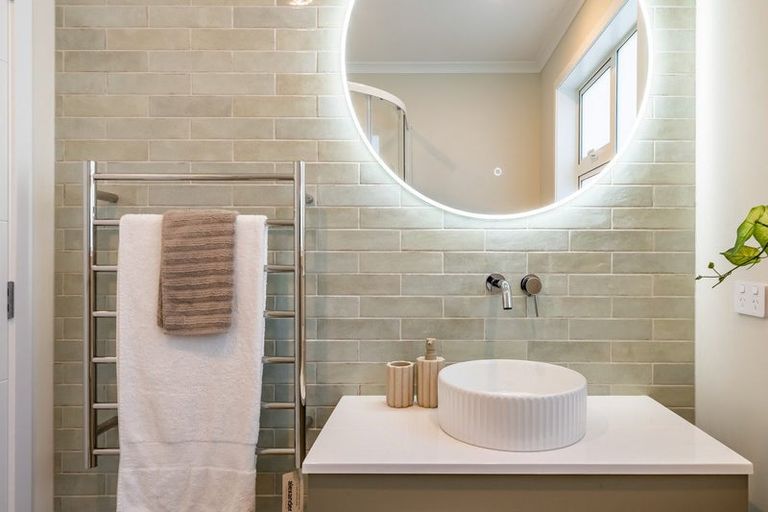 Photo of property in 70b Heretaunga Square, Silverstream, Upper Hutt, 5019