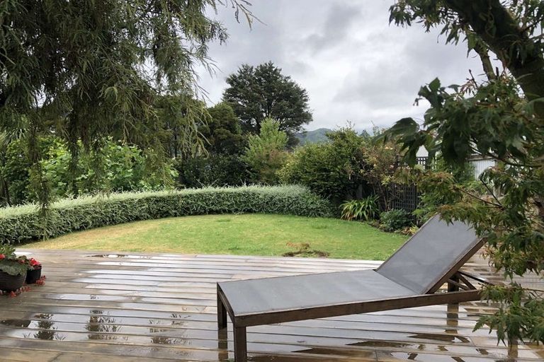 Photo of property in 54 Durham Street, Picton, 7220