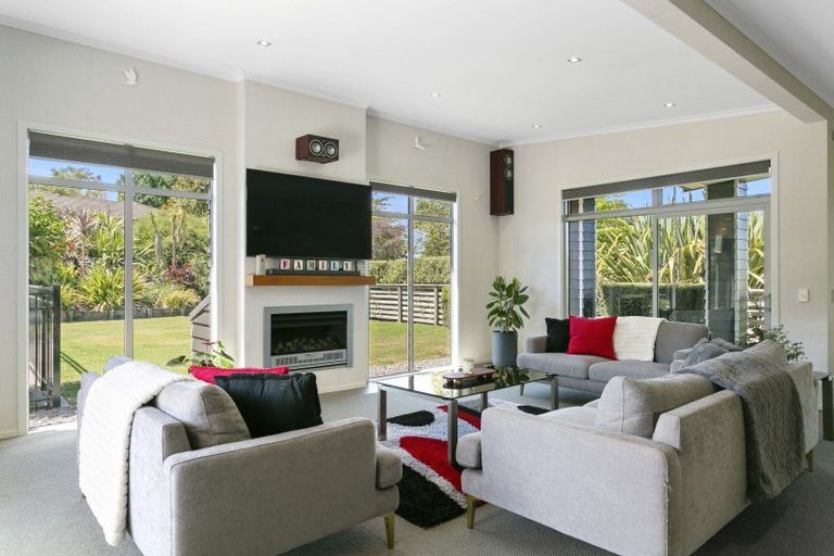Photo of property in 27 Loch Views Road, Acacia Bay, Taupo, 3385