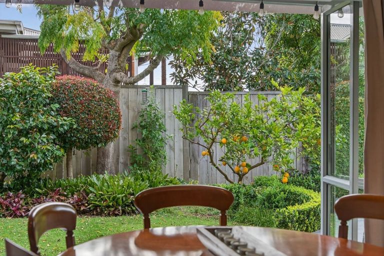 Photo of property in 1/6 Fenwick Avenue, Milford, Auckland, 0620