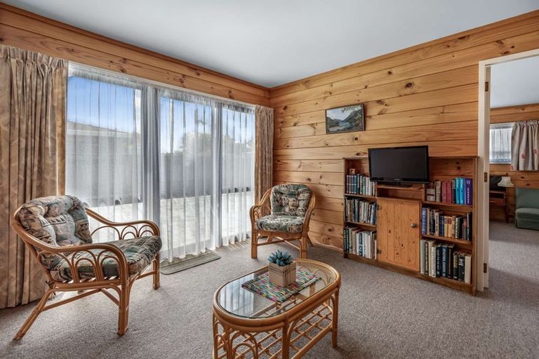 Photo of property in 6 Poutama Place, Tawhero, Whanganui, 4501