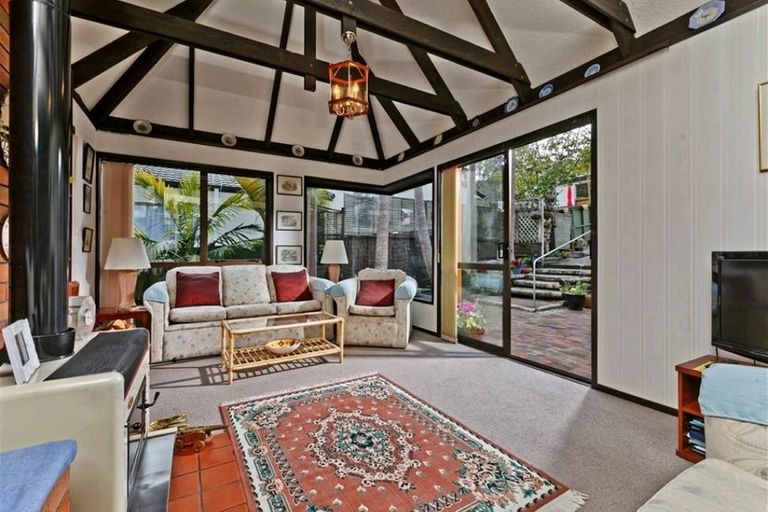 Photo of property in 1/268 Forrest Hill Road, Forrest Hill, Auckland, 0620