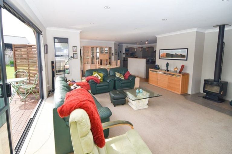 Photo of property in 19 Carrington Drive, Carterton, 5713