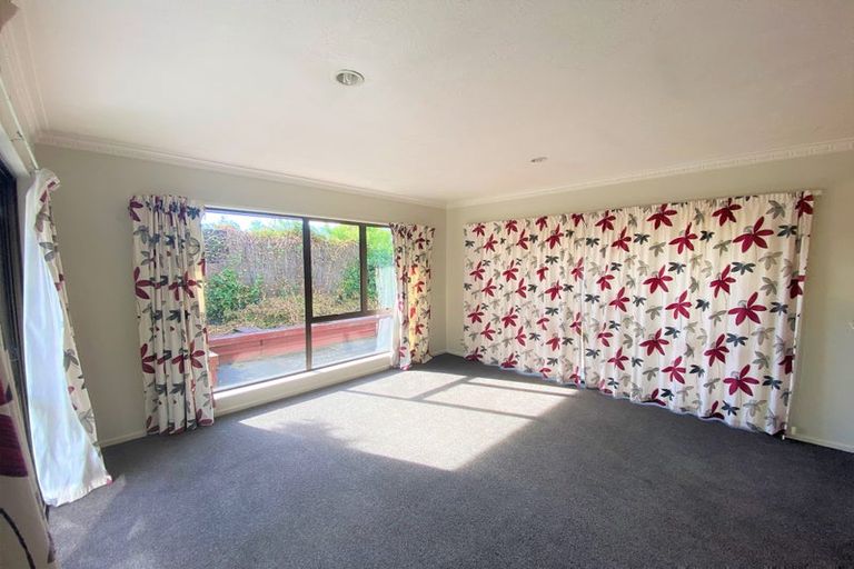 Photo of property in 15 Chatswood Place, Bishopdale, Christchurch, 8051