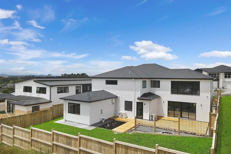 Photo of property in 16 Lumber Rise, Swanson, Auckland, 0614