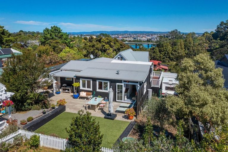 Photo of property in 5 Remu Place, Greenhithe, Auckland, 0632