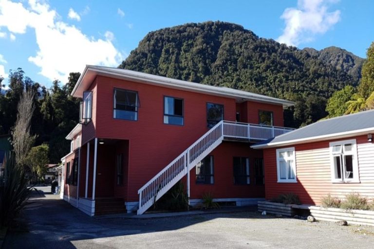 Photo of property in 9 Cron Avenue, Te Atatu South, Auckland, 0610