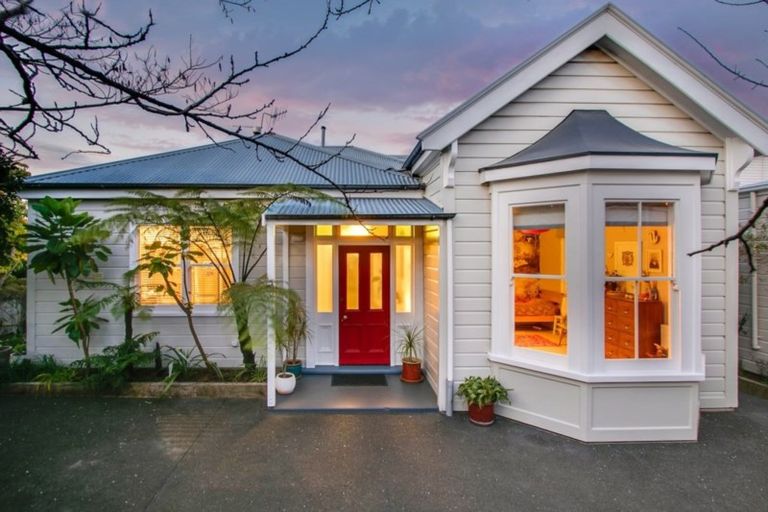 Photo of property in 13 Colenso Avenue, Hospital Hill, Napier, 4110