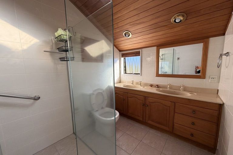 Photo of property in 7 Aotearoa Terrace, Murrays Bay, Auckland, 0630