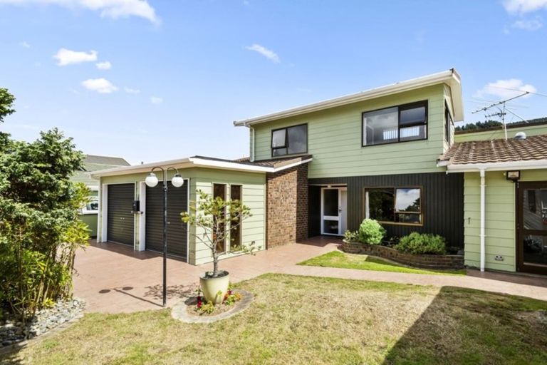 Photo of property in 5 Deveron Place, Tawa, Wellington, 5028