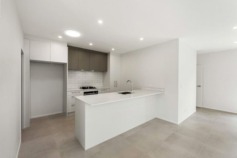 Photo of property in 55 Parkmore Drive, Rosehill, Papakura, 2113