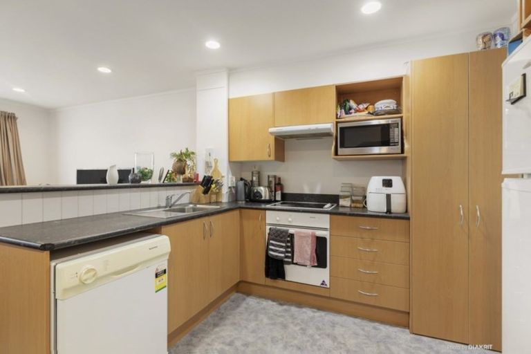 Photo of property in 9/3 Kelvin Grove, Te Aro, Wellington, 6011