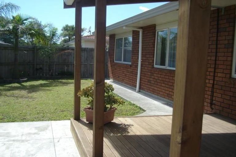 Photo of property in 1/3 Caribbean Drive, Unsworth Heights, Auckland, 0632