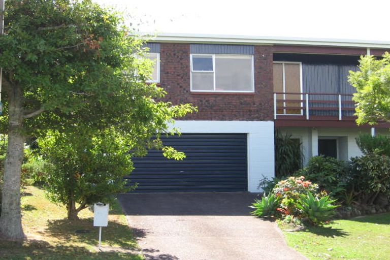 Photo of property in 73 Cliff View Drive, Green Bay, Auckland, 0604