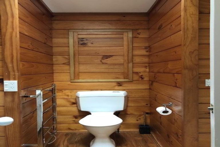 Photo of property in 25 Emlyn Place, Torbay, Auckland, 0630