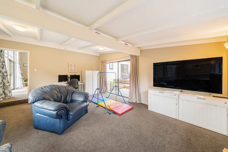 Photo of property in 26 Woolwich Close, Whitby, Porirua, 5024
