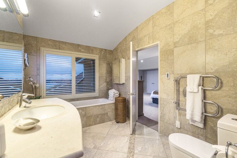 Photo of property in 2 Puriri Place, Sandspit, Warkworth, 0982