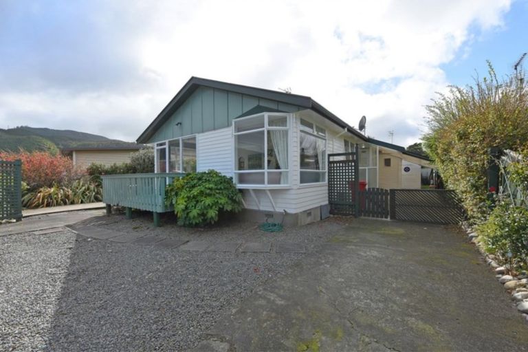 Photo of property in 5 Parera Grove, Heretaunga, Upper Hutt, 5018