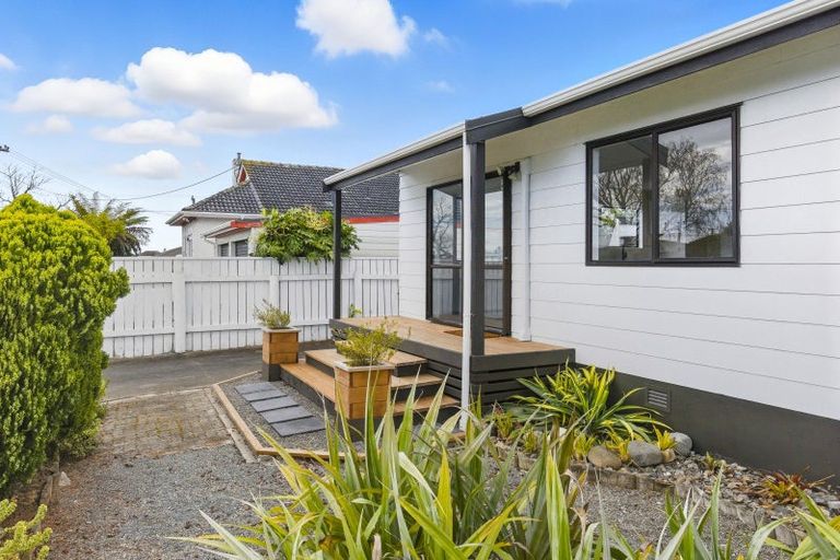 Photo of property in 42 Quinn Road, Levin, 5510