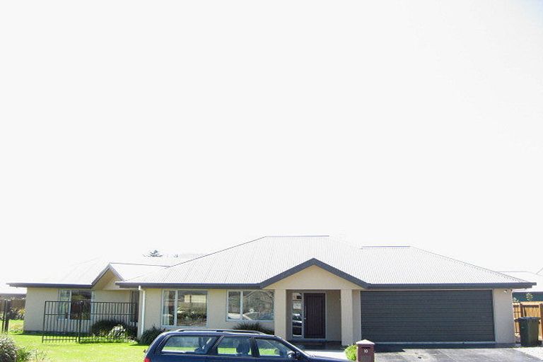 Photo of property in 10 Gwen Place, Redwood, Christchurch, 8051