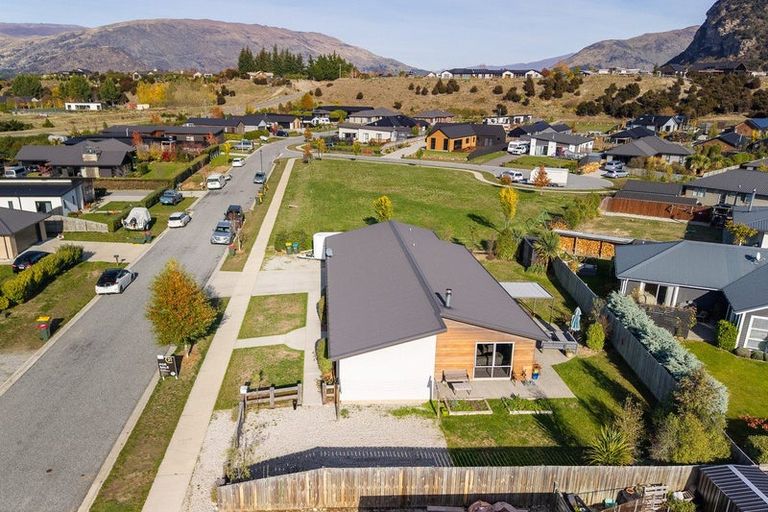 Photo of property in 4 Kingfisher Crescent, Albert Town, Wanaka, 9305