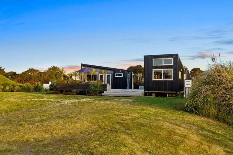 Photo of property in 47 Reay Mackay Grove, Waikawa Beach, Levin, 5573