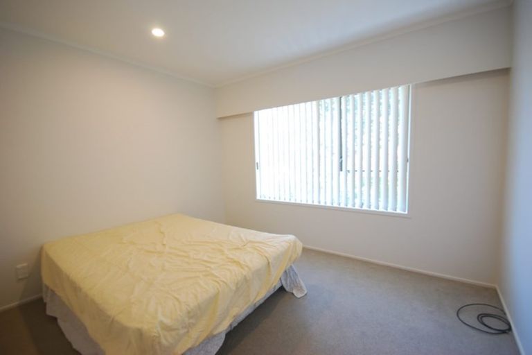 Photo of property in 1/52 Knightsbridge Drive, Forrest Hill, Auckland, 0620