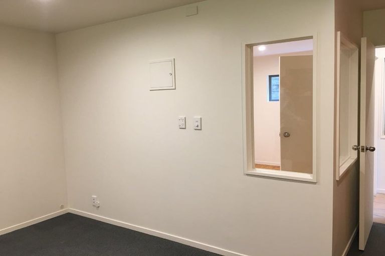 Photo of property in 17a Barker Rise, Northcross, Auckland, 0632