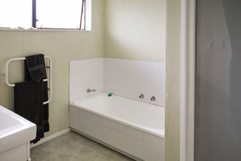 Photo of property in 43 Geraldine Crescent, Cloverlea, Palmerston North, 4412