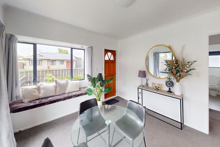 Photo of property in 2 Pinedale Parade, Milson, Palmerston North, 4414