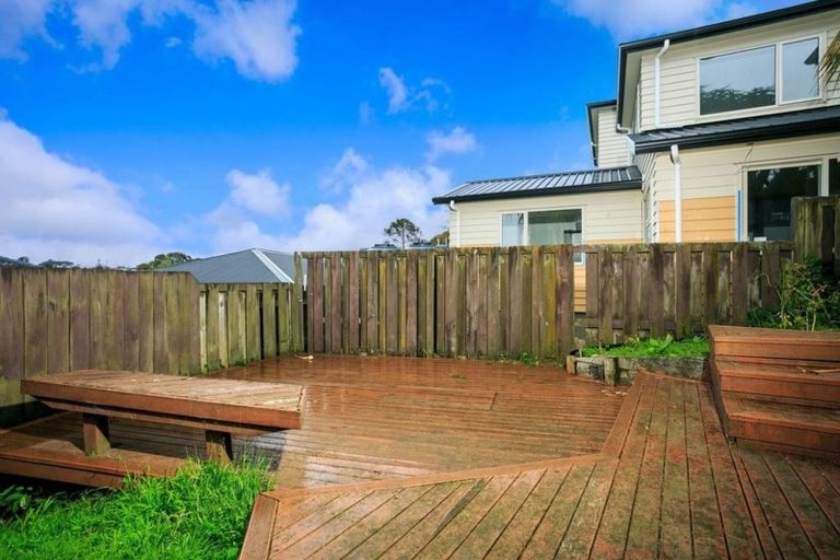Photo of property in 2/35 Cockayne Crescent, Sunnynook, Auckland, 0620