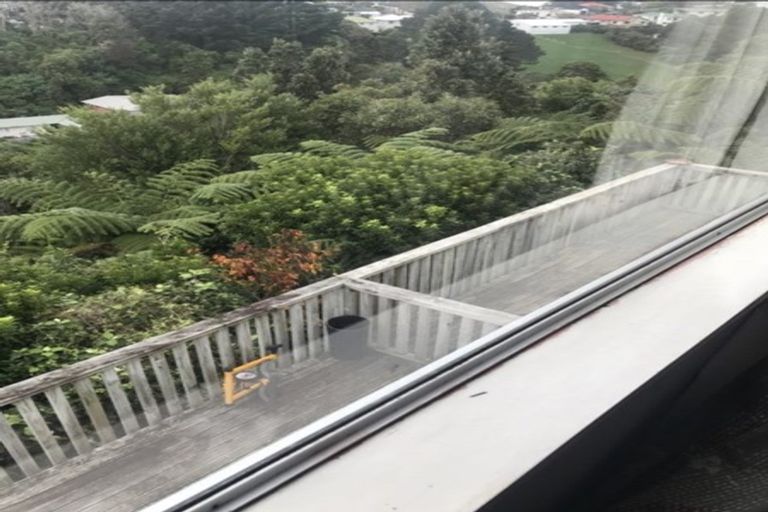 Photo of property in 32a Cheltenham Terrace, Newlands, Wellington, 6037