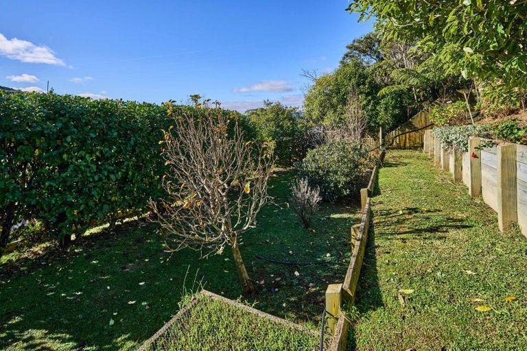 Photo of property in 147 Tirohanga Road, Tirohanga, Lower Hutt, 5010