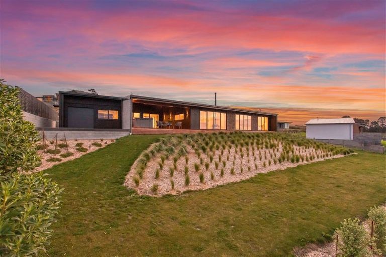 Photo of property in 6 Sowerby Place, Richmond Hill, Christchurch, 8081