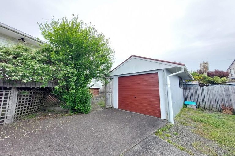 Photo of property in 294 Rangatira Road, Beach Haven, Auckland, 0626