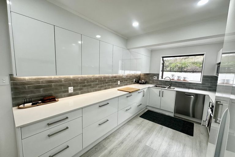 Photo of property in 18 Otira Grove, Kelson, Lower Hutt, 5010