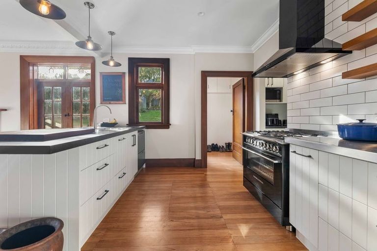 Photo of property in 32 Grandview Crescent, Opoho, Dunedin, 9010