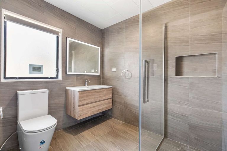 Photo of property in 2/8 Celmisia Place, Weymouth, Auckland, 2103