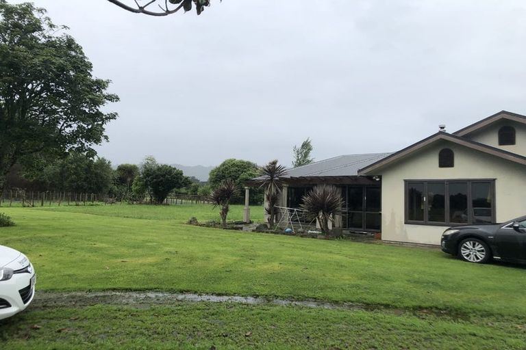 Photo of property in 420 Tararua Road, Levin, 5571