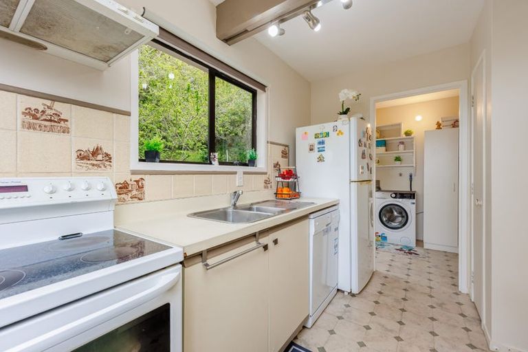 Photo of property in 2/70 Ayton Drive, Totara Vale, Auckland, 0629