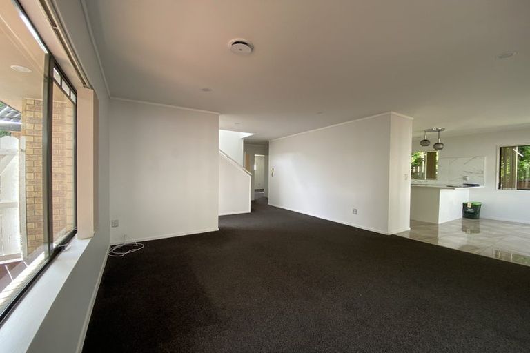 Photo of property in 208 Botany Road, Botany Downs, Auckland, 2010