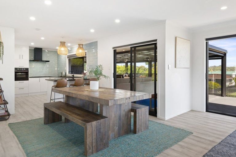 Photo of property in 10 Cottonwood Place, Kawakawa Bay, Papakura, 2585