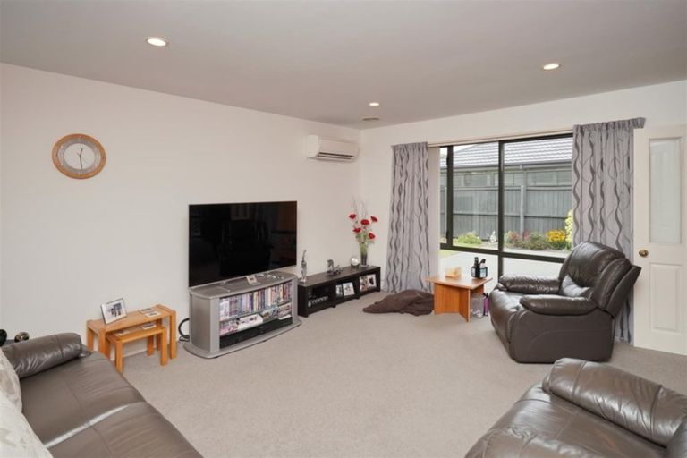 Photo of property in 5 Rue De La Mare, Parklands, Christchurch, 8083