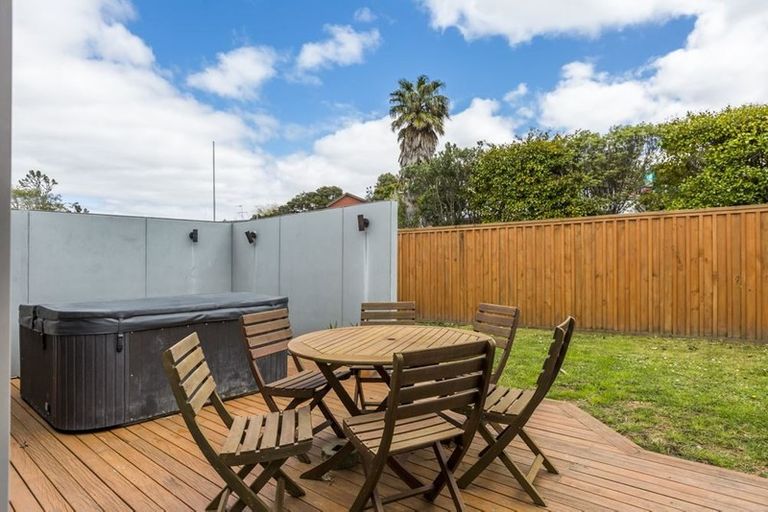 Photo of property in 24 Springtime Crescent, Stanmore Bay, Whangaparaoa, 0932
