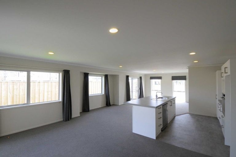 Photo of property in 60 Shillingford Boulevard, Rolleston, 7615