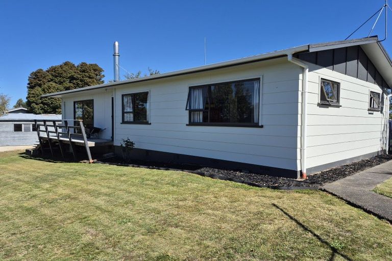 Photo of property in 18 Leeton Drive, Waipukurau, 4200