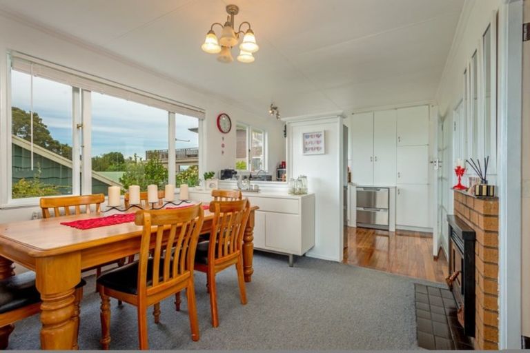 Photo of property in 16 Halcombe Road, Feilding, 4702