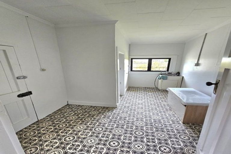 Photo of property in 40 Record Street, Fitzroy, New Plymouth, 4312