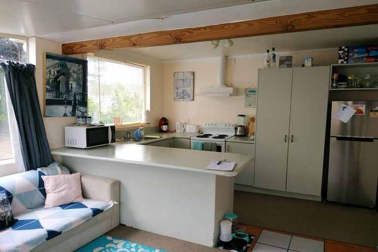 Photo of property in 8b Holiday Road, Stanmore Bay, Whangaparaoa, 0932